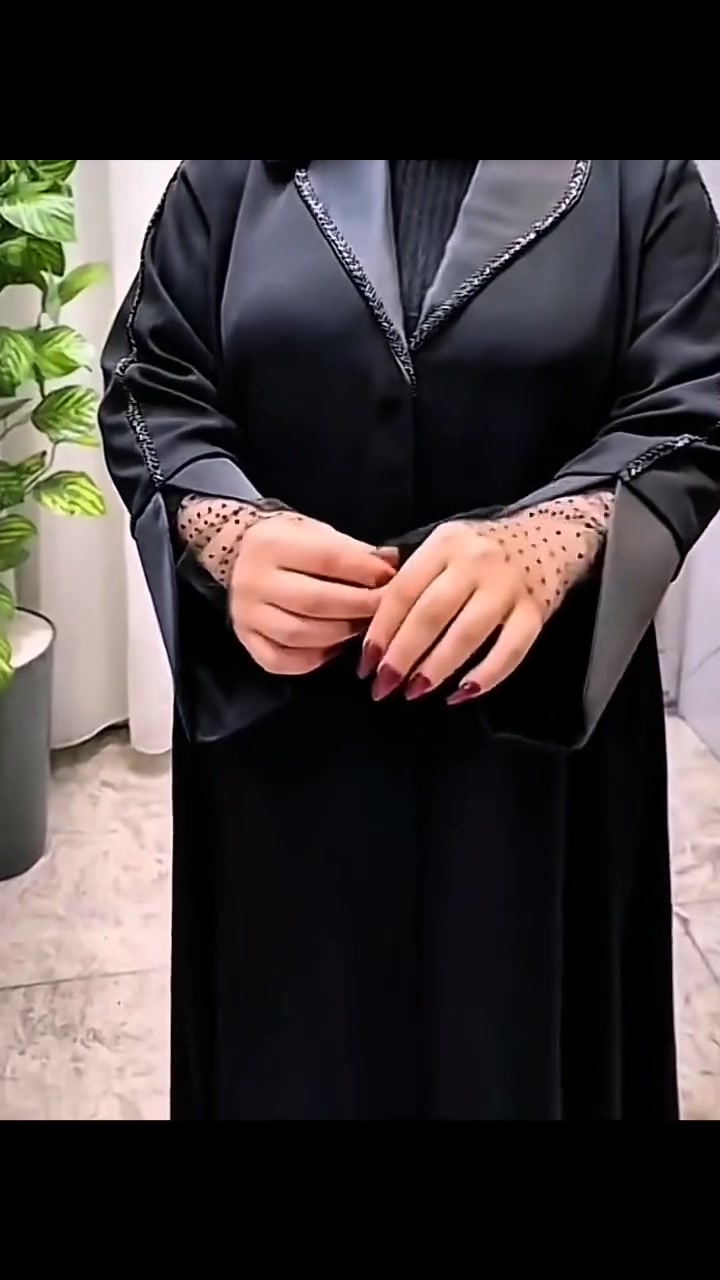 عباية خليجية سوداء فاخرة 🖤✨ 
قماش خام إنترنيت ثقيل مع ياخه وأكمام ستان أنيق 🤍✨ 

📏 متوفرة بجميع القياسات
💰 السعر: 40,000 دينار عراقي
🚕 التوصيل:
📍 داخل النجف: 3,000 دينار
📦 إلى جميع محافظات العراق: 5,000 دينار
للطلب والاستفسار عبر الرسائل الخاصة 📩
أو واتساب *********** 💚 

#عبايات_خليجية #عبايات #عباية_دوام #عباية_سوداء #النجف #العراق #عباية #اكسبلور
