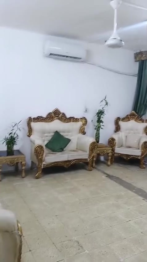 السلام عليكم شقه للبيع بغداد المحموديه مجمع القعقاع مقابل ملعب الترابي الاسفسار على هذا الرقم ***********  بي واتساب
