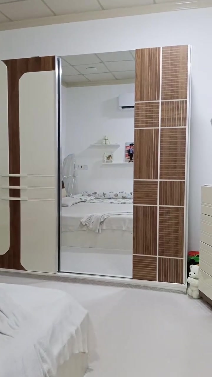 تاخم نوم 7 قطعة حجم كبير سكة كلش نظيف سعرها 550 وبي مجال 
***********
