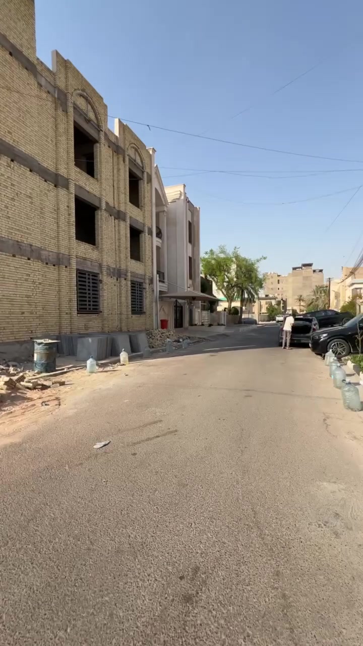 مكتب الودق للعقار
بناية ركن للبيع العنوان شارع فلسطين محلة 506
المساحه 120 واجهة 8 نزال 15
مكونة من ثلاث طوابق 
الطابق الأرضي مكون من صالة و مطبخ و خدمات و غرفتين نوم 
والطابق الأول كذالك 
والطابق الثاني مكون من وحدتان سكنيه كل وحده مكونه من 
صاله ومطبخ وخدمات و غرفة نوم 
للاستفسار ***********
خليفة التميمي

