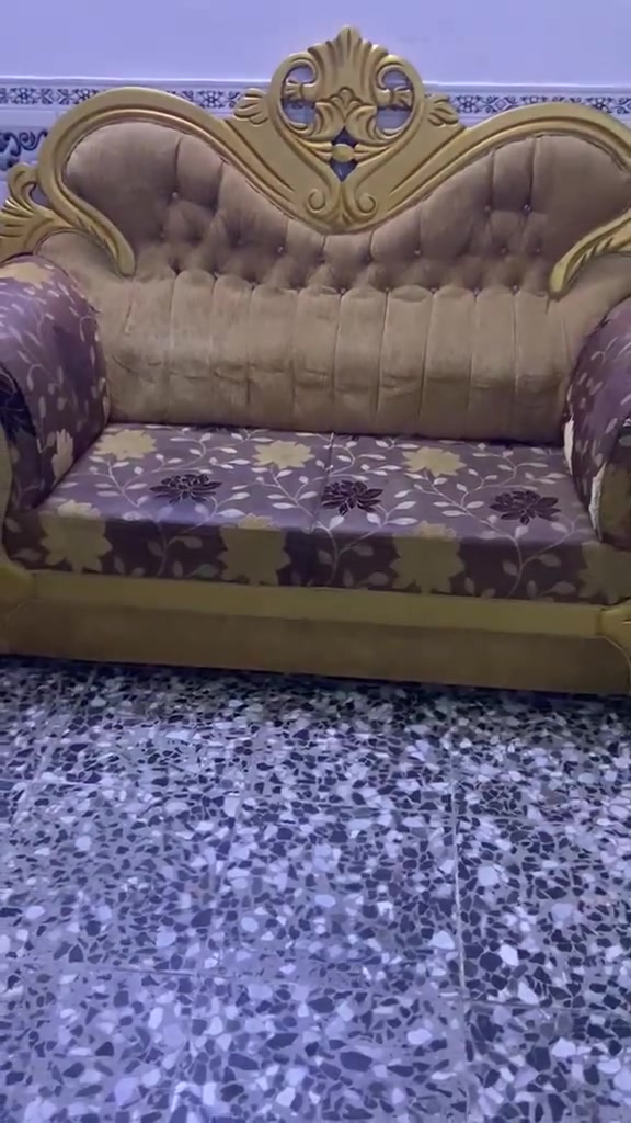 تخم عشر مقاعد وكراسي وطبلات للبيع للتواصل ع الرقم ‭***********‬
