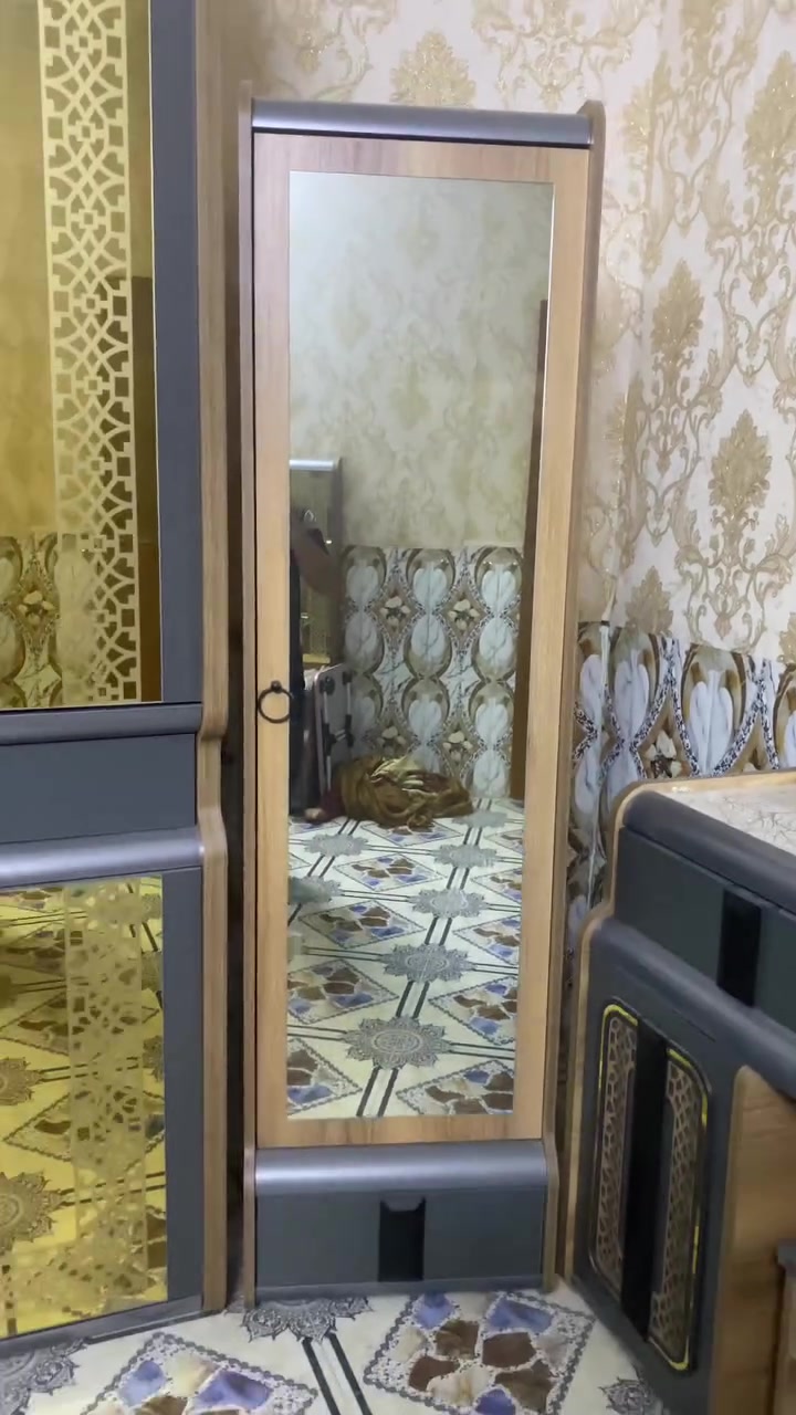 غرفه نوم للبيع 11 قطعه اجتني هديه صار شهر بعدني منايم بيها جديده بعدها بل جيس ستوها شدوها خشب ثكيل فخمه بل سوك سئلت على سعرها جاي يبيعوها 2 مليون 200 الف اريد اريدها 1600 مليون 600الف مستعجل على بيعها محتاج لفلوس بيها مجال بسيط رقم لتواصل
***********
إضافة تعليق
GIF
