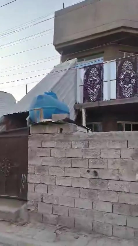السلام عليكم من رخصة الادمنية المحترمين 
بيت للبيع  ( ١٢٠ متر) واجهه ٦  نزال ٢٠  طابو ملك صرف
 بناء مسلح  مثل ما موضح بالمنشور  بناء حديث  المكان جسر ديالى القديم قرب روضة نسمه الصباح  البيت واضح بالمنشور واي استفسار الاتصال على الرقم  (*********** )  والرقم بي واتساب اخوان اعتذر عن المراوس لان محتاج ابيع  شكرا للجميع
