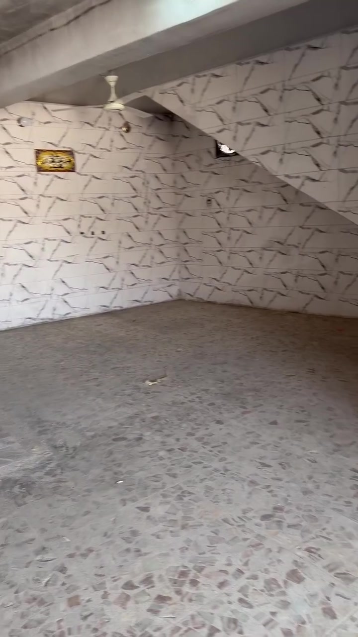 السلام عليكم محل كبير الايجار على شارع العام
***********
