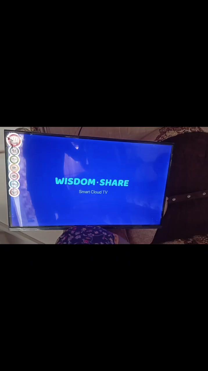 السلام وعليكم متاح شاشة جديده مامستخدمه شي قليل شرط لايلون الشركه انترنت فول حجم 32 ***********
