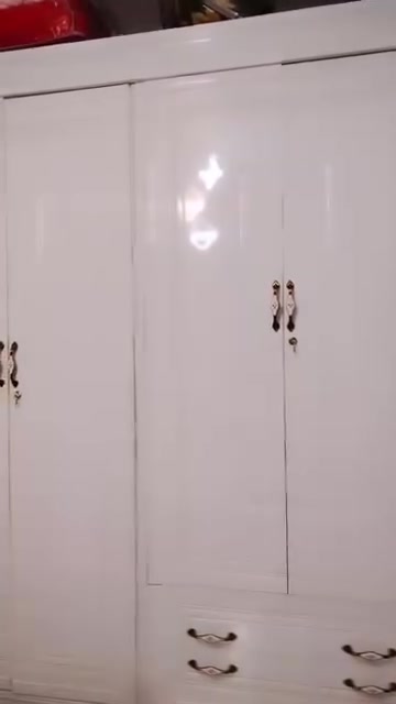 غرفه عراقيه بيضه استخدام سنه بيها اضرار فقط ميز الي بجانب الجربايه مكسوره مرايته تنشدله مرايه فقط ماخذها بمليونين و٤٠٠ عارضها مليون و٣٠٠ مكاني بغداد فقط الشراي يتفضل واتس اب ***********
