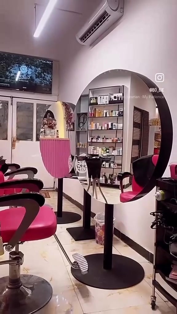 للبيع مركز تجميل ROSE MARY - جاهز للاستلام 💎💅

مركز متكامل ومفروش بالكامل وما يحتاج ولا دينار
يتكون من:
📍 قسم بدي كير + مني كير - كراسي مريحة وديكور راقي
📍 قسم اضافر - طاولة خاصة + رنك لايت + كل الالوان متوفرة
📍 غرفة تجميل وتنظيف بشرة - سرير + عربة ادوات كاملة 
📍 قسم شعر - كراسي + مرايا دائرية + رفوف منتجات
📍 رسبشن فخم + استراحة زبائن

المميزات:
الموقع ذهبي: بغداد - البعيثة - المثلث الذهبي - مقابل قاعة ليالي الملكية
اجازة رسمية من نقابة الحلاقين 
حساب انستغرام جاهز @b0_bie - فقط استلمي وشغلي
الوارد الشهري: خير من الله
كل الاجهزة والديكورات موجودة بالصور

للأستفسار 
اتصال: ***********

---
