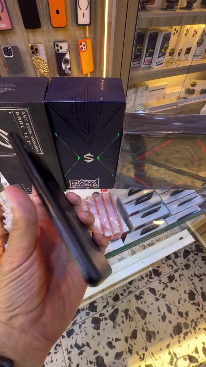 🔥 ASUS ROG PHONE 6D 🔥
🎮 وحش الألعاب بأداء قوي وتصميم مميز

💾 الذاكرة: 256GB
✨ الحالة: مستخدم
💰 السعر: 425,000 دينار
السعر 425،000/اسعار ثابتة

📍 متوفر لدى الملك سنتر 👑
***********
