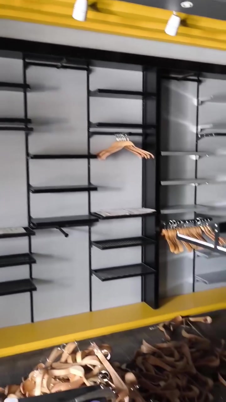ديكور mdf تركي اصلي تسكام يغطي محل 18 متر الواح قواطع رفوق جاهز شدة وتخلي البضاعة
مكاني نجف مناذرة 
***********
