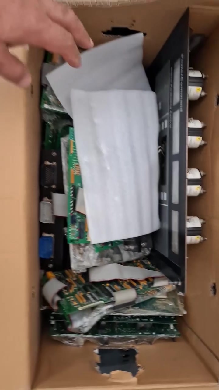 ياالله السلام عليكم كارتات مولدات للبيع شغالات ميه بالميه الي يستفيدون منهه كهربائي المولدات على باب الله مكاني بغداد السعر ١٥٠ عددهم هواي للاتصال 
 ***********
