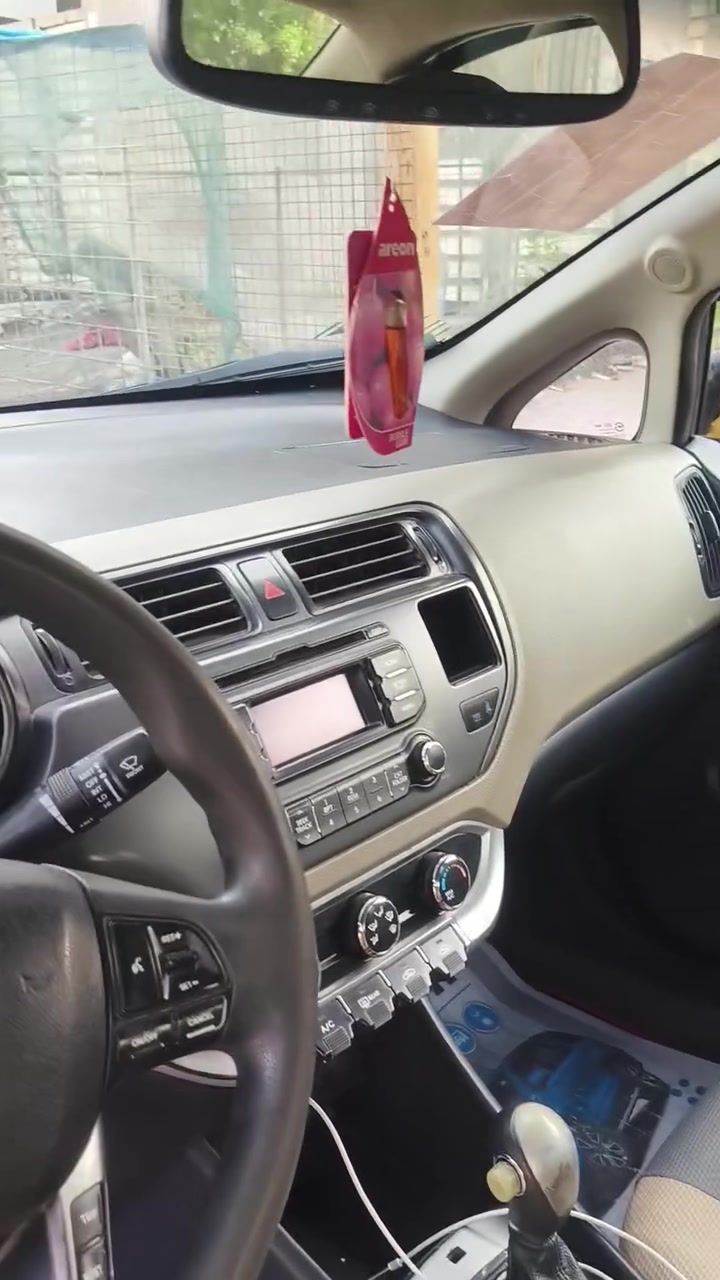 السلام عليكم سيارة كيه ريو 2014مكفول كير والمحرك ومحرك1600 خليجي وتخم وتايرات جديد سيارة بسمي تحويل مباشر وسعر 75بيها مجال قليل ورقم الهاتف ***********
