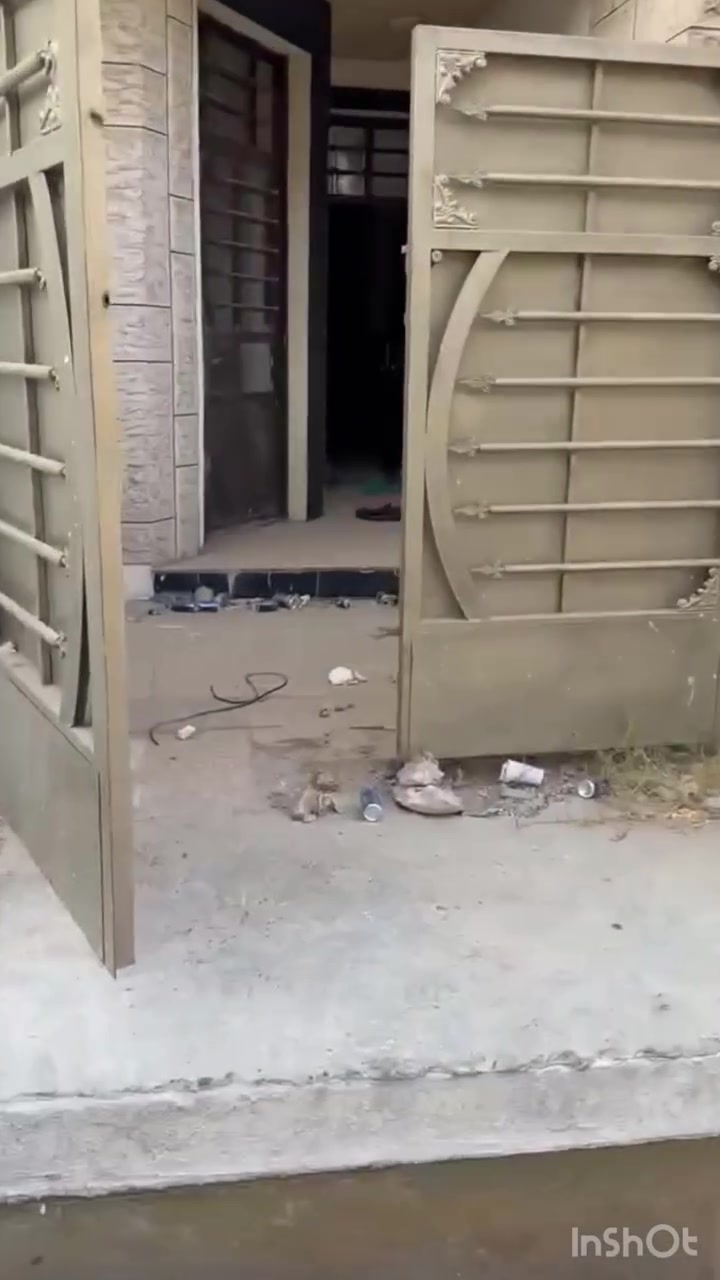 السلام عليكم 
اللعقار /الموقع /بغداد /حي الحسين 

بيت 🏠 مساحه 100م

اللايجار  يحتوي لبيت الطابق الاول 
على مدخلين مطبخ +استقبال +خدمات1 +غرفه نوم 
الطابق الثاني 
يحتوي غرفتين 2+خدمات 1

مراجعه مكتب عقارات حي الحسين اللعقار 
الاتصال 
***********
***********
