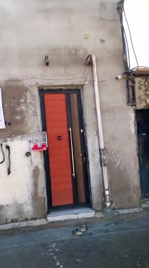 بيت لبيع زعفرانيه بضهر بيت بنيه مباشرتن واقع حال حاله حال زراعي مي كهرباء رسميه مجاري رسميه تبليط بيت كلشي ما ناقصه مساحه 50 متر سعر 25 ملون بي مجال بصيط رقم بس واتساب***********
