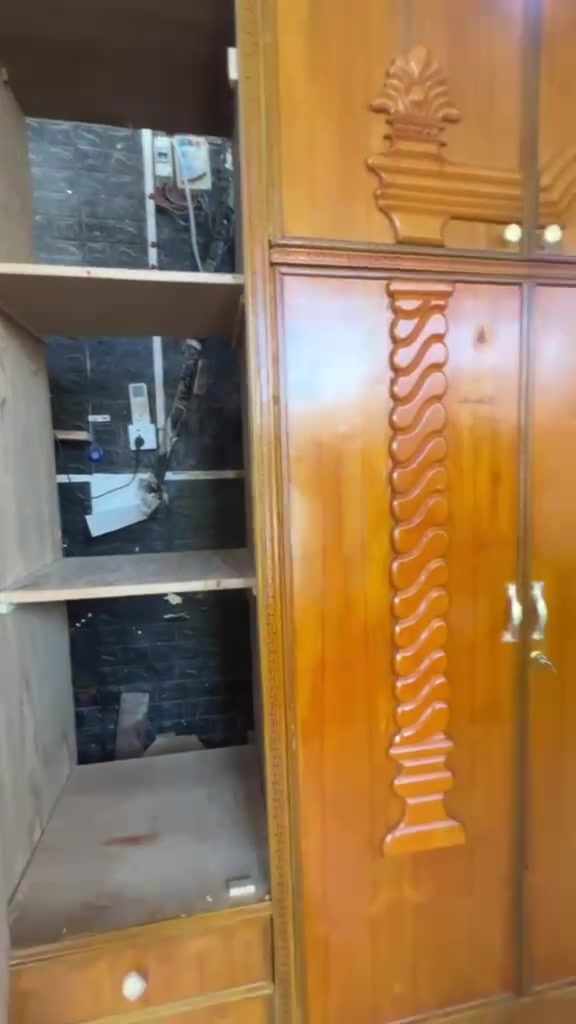 غرفه نوم ام السته طابقين داخل وخارج صاج ضهر جرجوبه زاويه كنتوري رتفاع الكنتور خمسه ملم عنوانه كوت حي الجهاد شارع النجارين نجارة ومعرض الحجامي الاتصال او مراسلة الصفحه سعره مع الشد والنقل علينه داخل الكوت ***********
