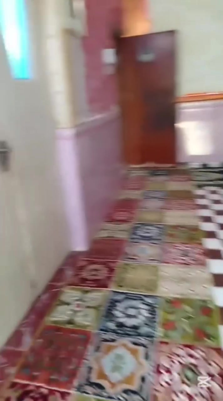بيت للبيع • ٣٠٠م • أكثر من ٣ غرف