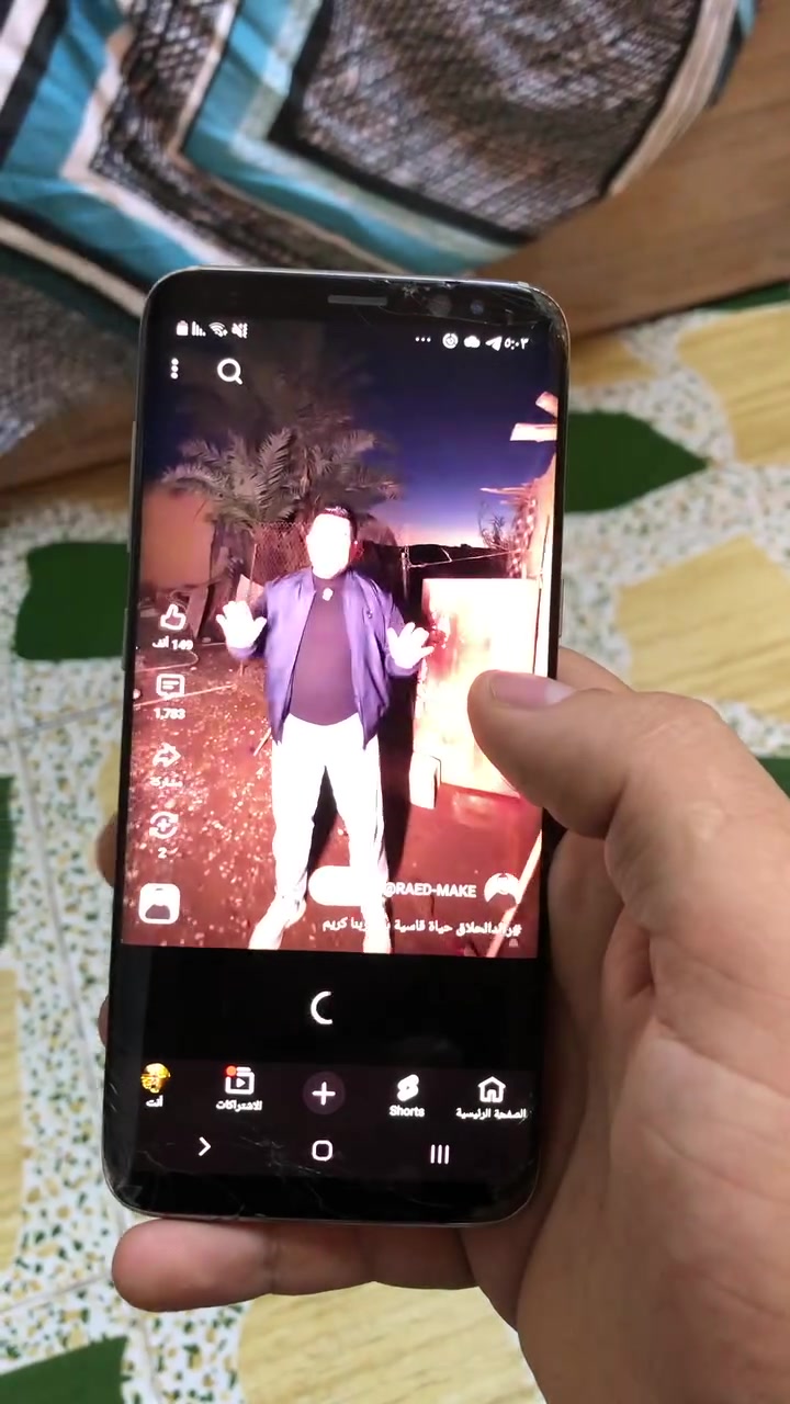 سلام عليكم كلكسي s8 للبيع اي عيب مابي فقط هذن الكسور الواضحه ***********
