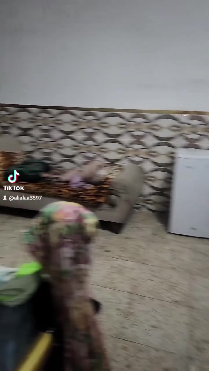 بيت تجاوز ١٥٠م جدا نظيف ٤نوم واستقبال وصاله ومطبخين واحد فوك واحد جوه رقم ***********ابو كرار
