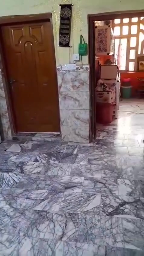 اسلام عليكم عندي بيت طابو صرف فلاحية شارع المركز المساحه ١٤٧الطابق الأرضي غرفتين اوهول واستقبال اومطبخ صحيات خارجية الحمام طابق واحد السعر ١٢٠مليون الاستفسار الاتصال علة رقم ***********
