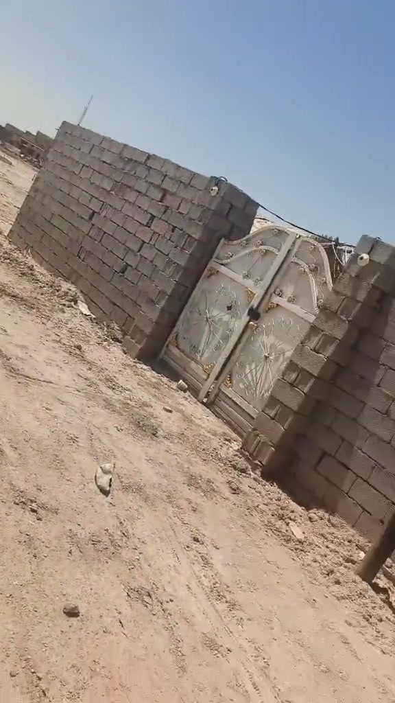 السلام عليكم
قطعه طابو سند 25  مساحتها 300م سياج 14ساف كاع حيدر جبر
متوفر كافه الخدمات ماء كهرباء شارع 
الموقع سليم 
الهاتف ***********
