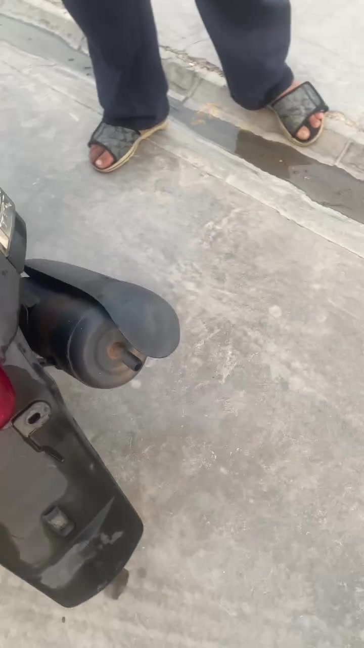 ماكس بوليس نوزل
دراجه مرتبه وخرسه 
كهربائيات شغاله اشاره لايت عالي ناصي 
هورن سلف نگرة 
كفراتهة كله ختم 
بيهة شخط بالصفحه وبس 
سعر 700 نتافهم على رقم 
***********
