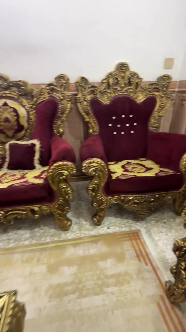 تخم ملكي ثكيل نضيف جدآ ١٠ مقاعد  تكمه ما بيه اي ضرر وياه طبلات هديه السعر ٤٠٠ وبيه مجال العنوان البلديات الرقم ***********
