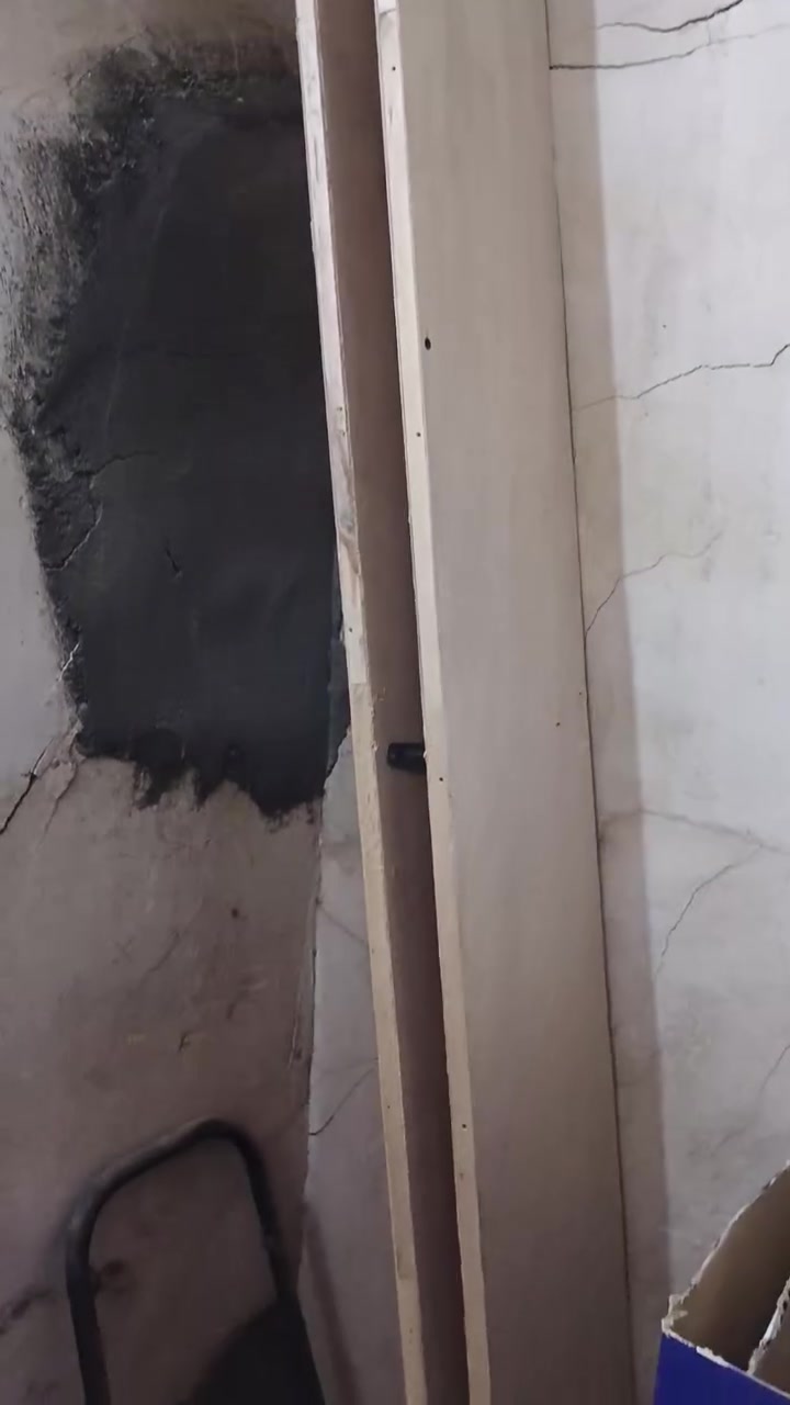 خشبتين رف محل نظيفات جدا
