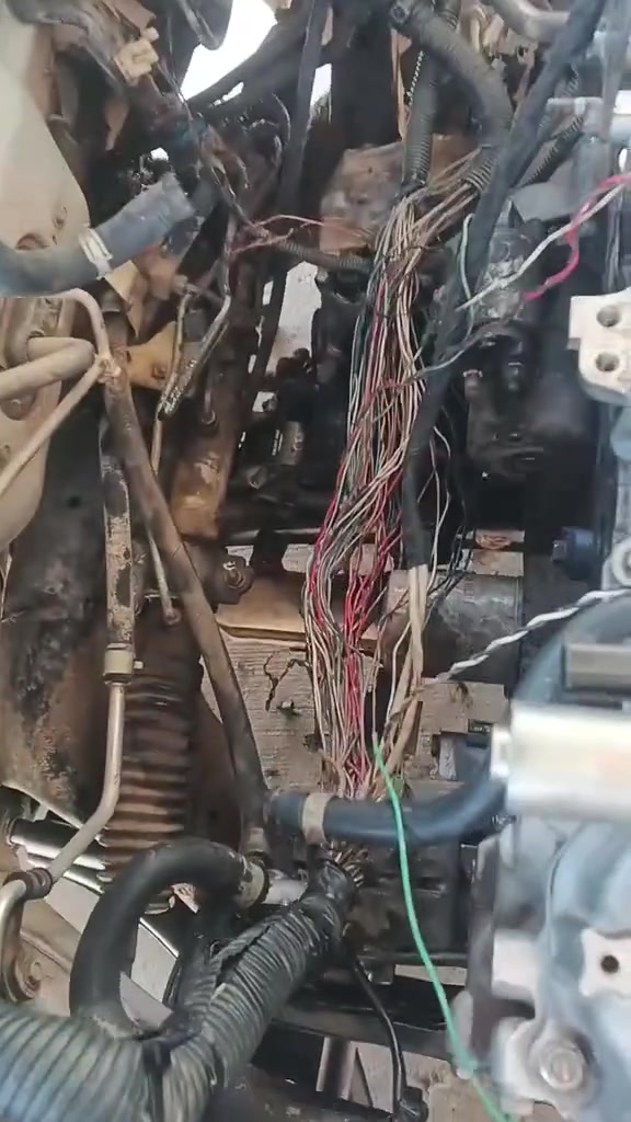 احمدالكهربائي بيجي حي الصناعيه قرب الملعب شغل منتازه ومناسب وكل الهلا بالجميع هاتف ***********
