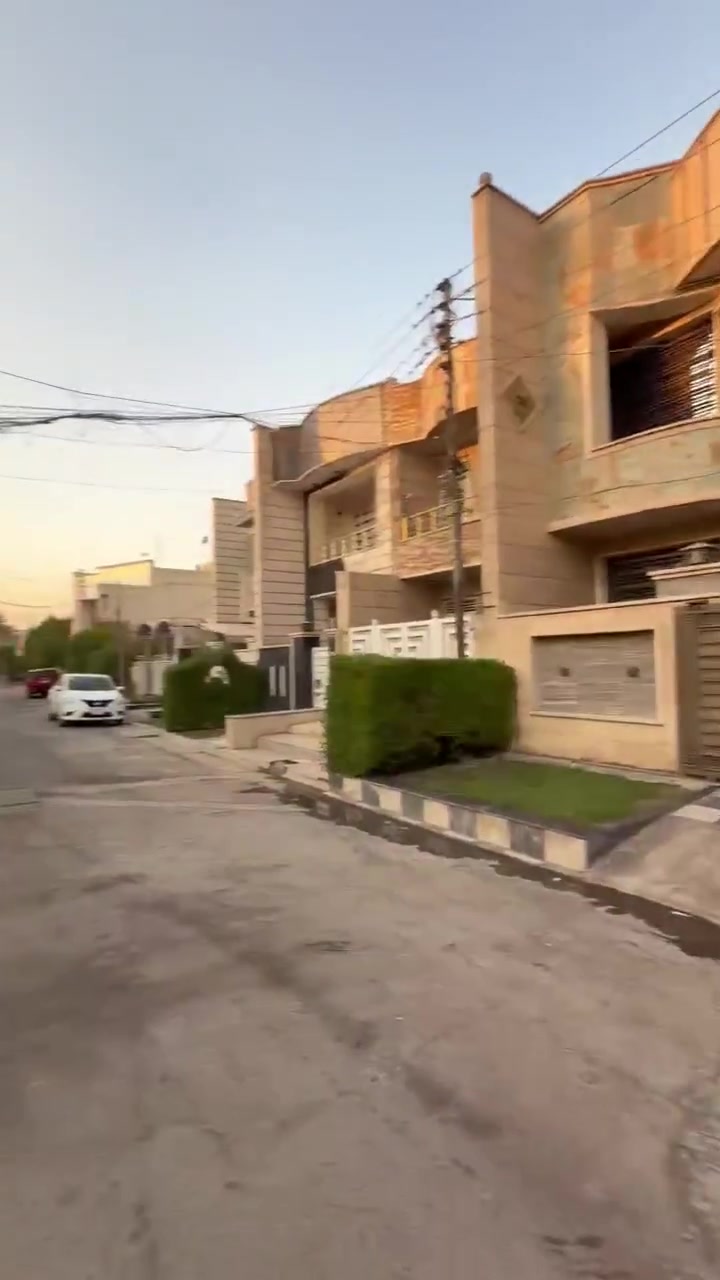 للبيع في السيدية – مربع أجود الرومي بيت بمساحة 140 متر وواجهة 7 متر.

العقار مميز جداً، مقابل العقار ماكو جيران، حرف T، مما يعطيه خصوصية وموقع مميز.

يحتوي العقار على 4 غرف نوم، صالة، مطبخ وحمام، وسنة البناء 2024.

للاستفسار أكثر، اتصلوا على الأرقام الموجودة أسفل الشاشة.

***********
***********
