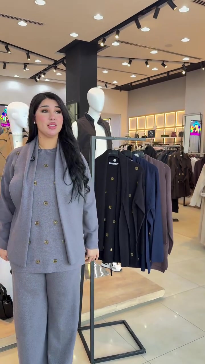 NEW COLLECTION 🍂
الموسم الجديد يبدأ من هنا 🤎
اكتشفوا مجموعة خريف وشتاء 2026/27 الآن في الكوخ للأزياء. 

***********

 
#الكوخ
#الكوخ_فرع_السيدية
