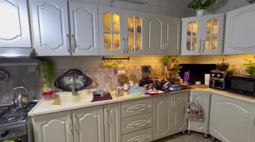 نظيف جدا اخو الجديد خالي من اي عيب قبل شهرين فصلته للبيع المكان حي البنوك السعر مليونين كلفني ثلاثة ملايين للاتصال ***********
