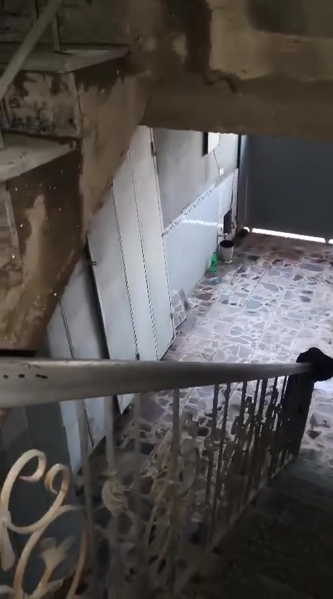 بيت لايجار طابق ثاني حي الخليج غرفين ومطبخ و صاله وكراج سياره وسطح معزول باب وحده 100 متر
*********** @
