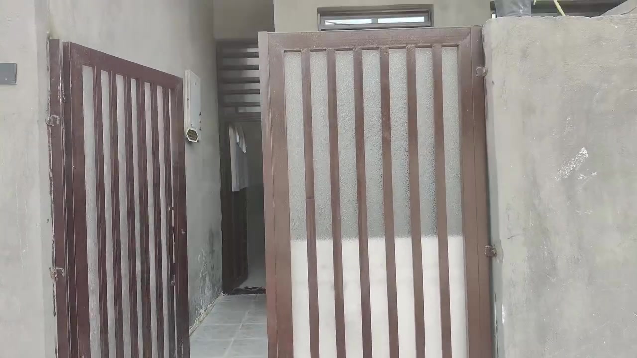 سلام عليكم بيت للبيع المساحه 100 متر  بزراعي حي بدر  بناء حديث طابوك درجه اولى يحتوي ع استقبال ومطبخ وحولي او غرفه نوم وصحيات كامل جيب غراضك وتسكن بي صاله 15 يوم طالعه منه العمال الاستفسار الاتصال ع الرقم او وتساب  ***********
