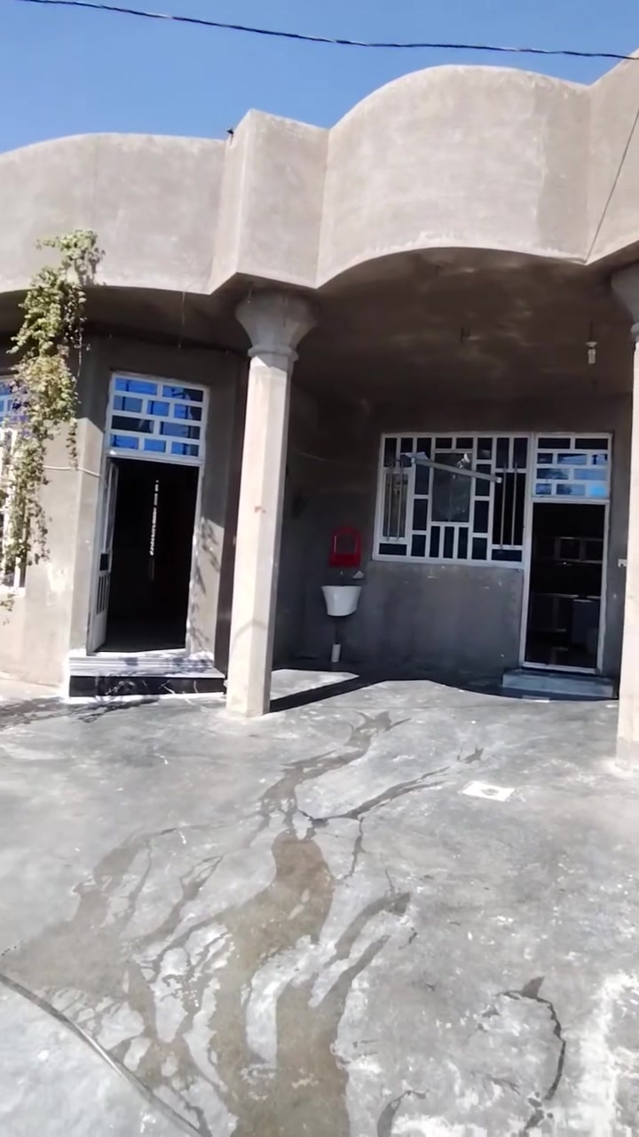 🏠 دار للبيع مساحة 300 متر 👍
تفاصيل البيت بناء حديث
يحتوي على غرفتين نوم و صالة واستقبال و مطبخ
وحديقة جبيرة   البيت كله سراميك أرضية وجدران
خدمات ماء كهرباء تبليط مدارس منطقة متكاملة بل خدمات يعني فول الفول الخدمات

المكان بغداد بسماية قرية عشرة

سعر 100 مليون  / المو شراي الحد تعبنا فدوة

مكتب بغداد للعقار ***********
