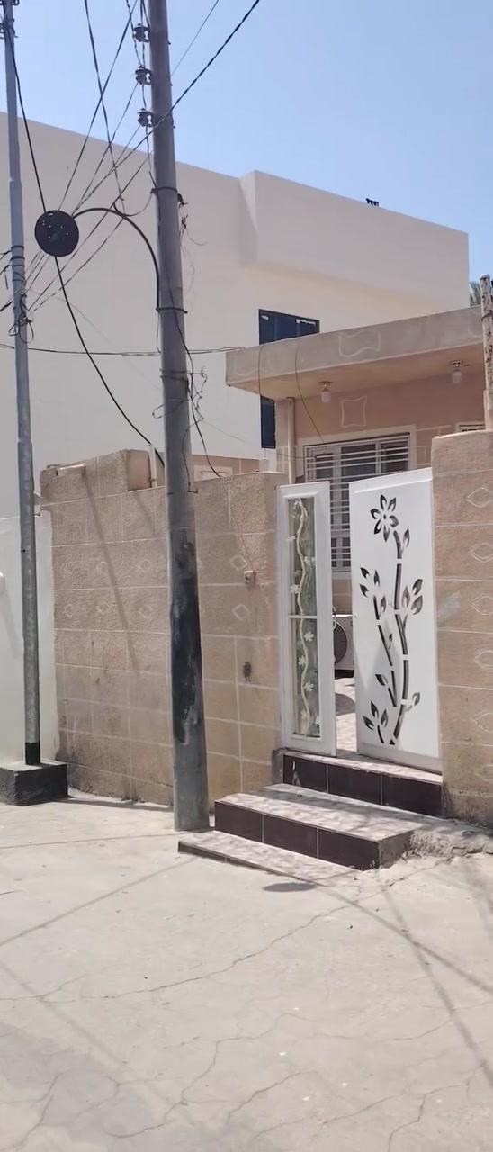 قطعه أراضٍ للبيع المساحه ١١١ مع وجود فظله
طابو ملك صرف
الموقع قرب سوق بهرز (منطقه المنتريس)
الواجه ٦،٦٠ 
خدمات كامله كهرباء و مي ومجاري وتبليط شارع عرض ٩ امتار
الاستفسار الاتصال على الرقم ***********
