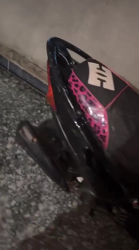 ماكس عدله نضيفه ما بيه ايشي مكينه ناعمه حيل هندر سلف بس يرادله ترتيب كهربائيات ما بيهن مشكله بس ما شادهن كاملات ما فارغلهن + بيه ربل ولف يعني بس بالتشغيله دخن فقط مراوس حسب القناعه رقمي *********** مكاني امن الداخلي
