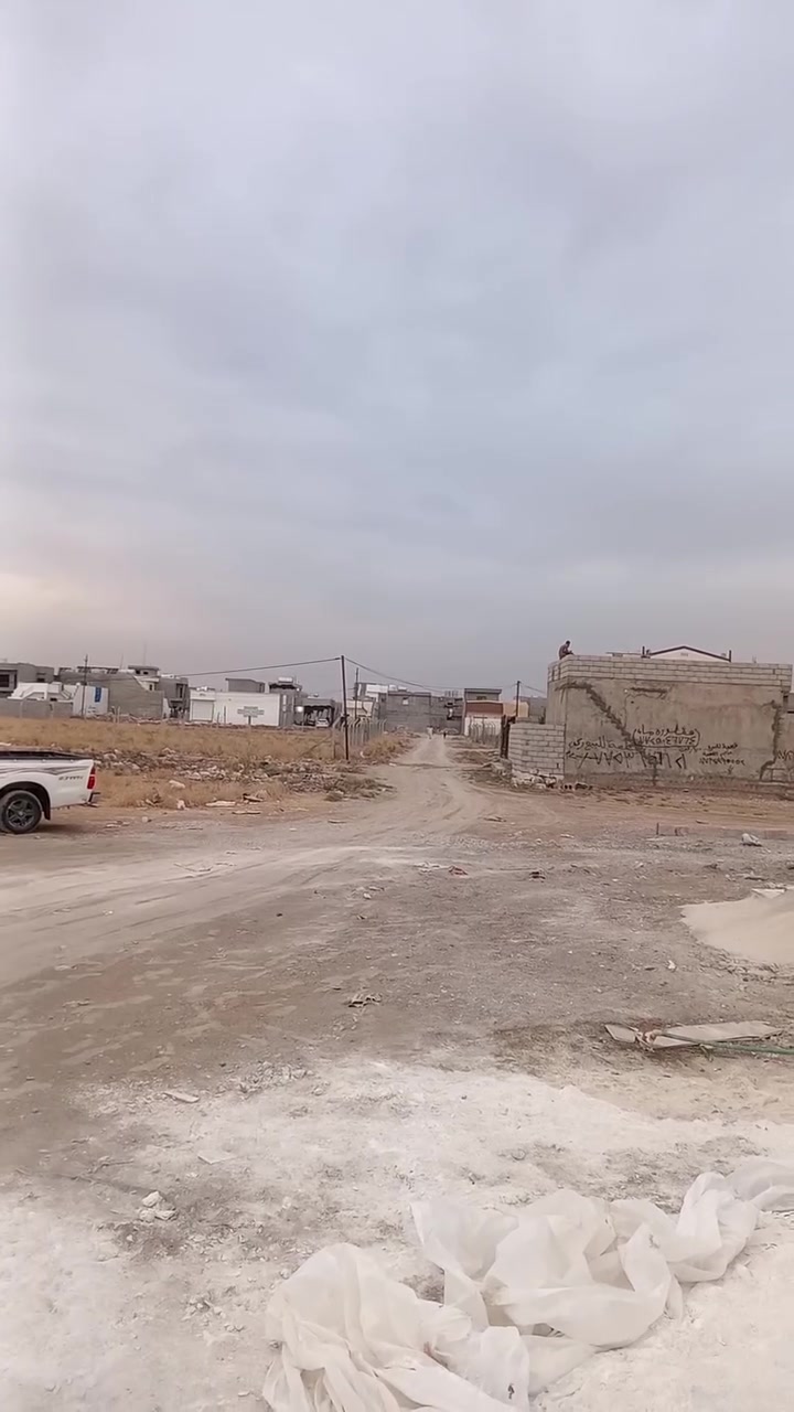 سلام عليكم دار زراعي ١٠٠متر مربع حي بدر خلف المستوصف دكت مركزي وسقف ثانوي تستلم البيت على المفتاح السعر ٤٦ مليون وبيه مجال للاستفسار ***********
