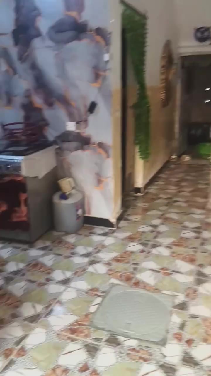 سلام عليكم بيت للبيع مساحه٦٠٠ متر خط ثاني يبعد على شارع العام ١٠٠خدمات سحب كهرباء مي تبليط بي ستقبال عدد ٢داخلي وخارجي وقرف نوم عدد٥ بي محلات ثنين  البيت متكامل من جميع الخدمات+مشتملات٢ الاستفسار على ‏‪***********‬‏

