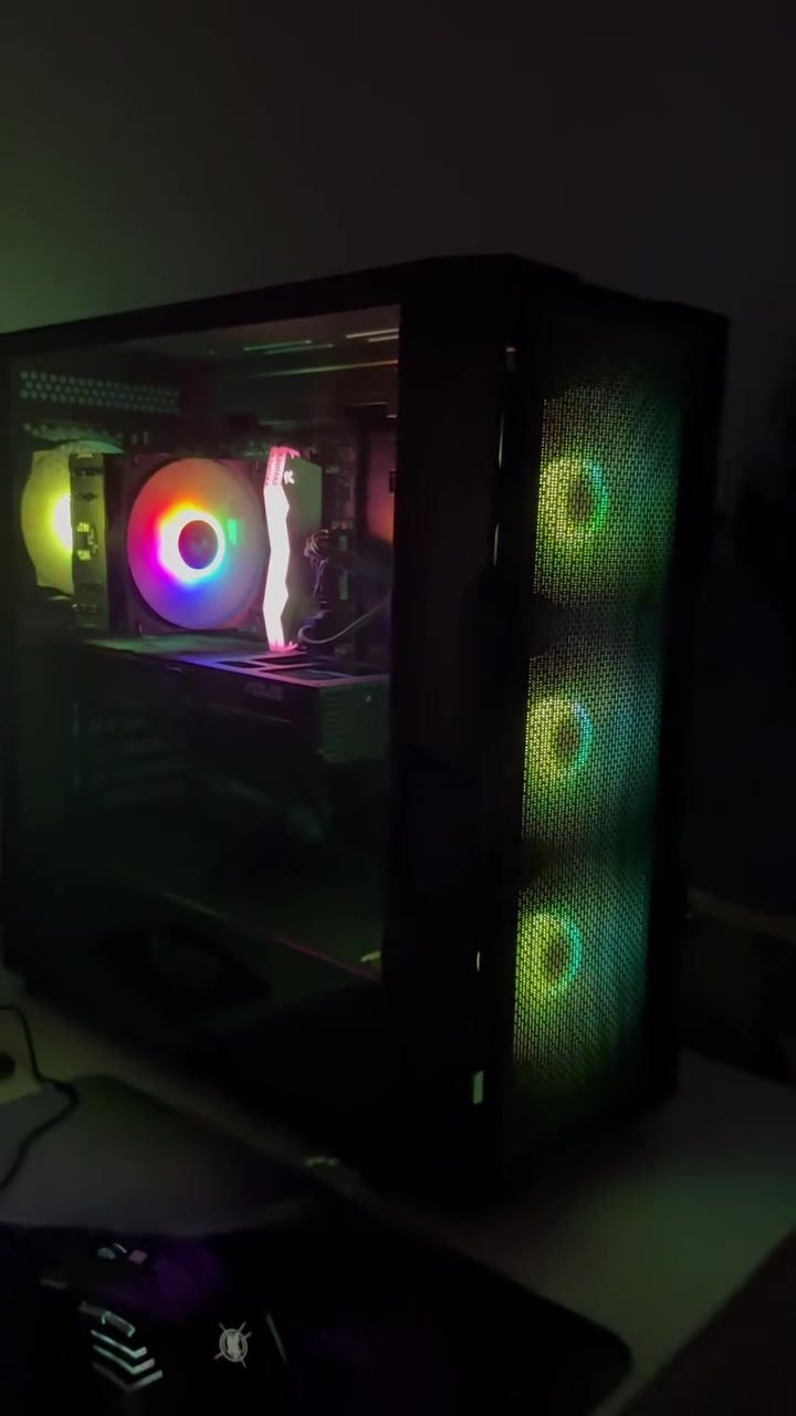 سلام عليكم شباب تجميعة للبيع 
تواصل خاص او اتصال ***********

• CPU: Intel Core i5-14400F Tray

• GPU: ASUS PRIME RTX 5060 Ti 16GB 3-Fan 

• M.B: MSI PRO B760M-E DDR5

• RAM: T-FORCE 16GB DDR5

• Storage: WD M.2 NVMe 1TB — سرعة 
5200MB/s

• PSU: GameMax 650W

• Case: DarkFlash DF2100 White — 4 Fans

• Cooler: DarkFlash U400 Black
