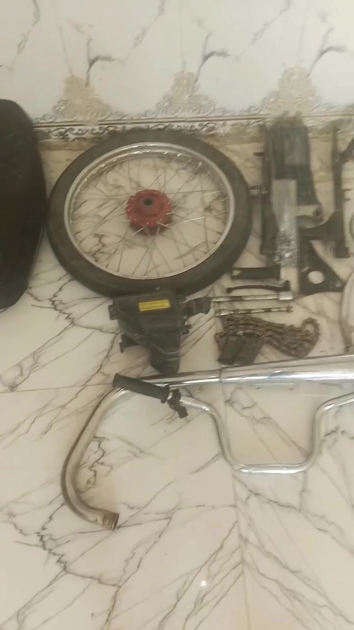 عمي سلام عليكم اسمع تفاصيل يلا تراسلني المريضه ويعامل وخليهن الي اطلع كبل تريدهن تعال  اخذهن شوف المقطع للخير يلا تراسل الغراض ابيع شلع قفل قفل ب 60 طكه نازله اليطب يكلي ب 30 وب 20 توكل بالله بس الكشن ماخذه ب 45 الف التاير مكفول من البنجر غراض شتريتهن برمضان وفصختها توني عوزهن بس غسل الكشن كالب الرقم ماله من شمس
