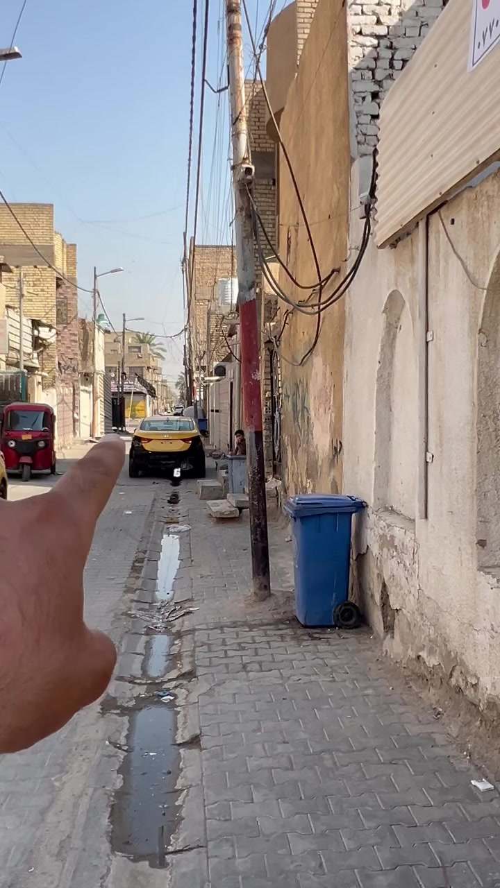 السلام عليكم
بيت مساحه 144 متر  للبيع
يحتوي على ……
الطابق الاول/ 
استقبال + هول 
حمام خارجي + حمام داخلي 
2 غرف نوم 
مطبخ + ترك بنهايه البيت 
الطابق الثاني/
2 غرف نوم بناء حديث
حمام 
سطح كبير + مخزن 
البيت بحاله جيده ونضيف 
البيت عالي عن الشارع 

الموقع :- شارع الفلاح -قطاع 39 —-الفرع الاول
البيت قريب على شارع الفلاح /يبعد 6 بيوت على الشارع 
تأسيس الماء والمجاري والكهرباء جديد
للاستفسار الاتصال على الرقم  ‭***********‬
او المراسله خاص

