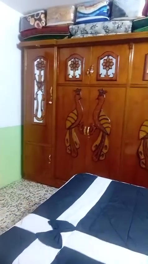 للبيع غرفه اخشاب كامله نجاره عراقيه أخت جديده سعرها ٥٠٠ الف واي ستفسار *********** وليد .مكانها بغداد المعامل .

