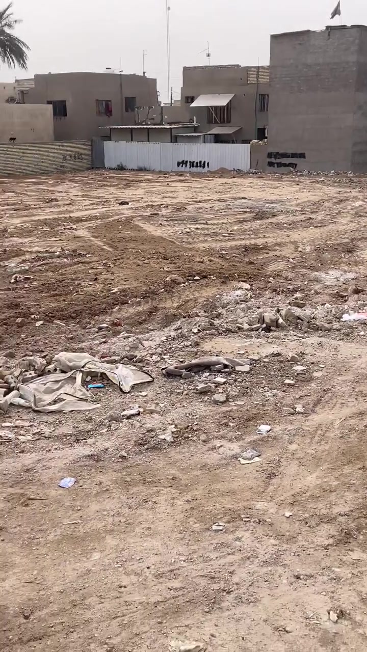 للبيع ،،،، للبيع قطعه ارض طابو ملك صرف سكني المساحه١،٢٠٠ الف وميتين متر واجهه ٤٠ نزال ٣٠ مع تشجير ٦٠٠ متر *********** تقطع حسب طلب سعر المتر ٨٠٠ الف عنوان نهايه شارع المعهد السده قابل للتفاوض السعر
