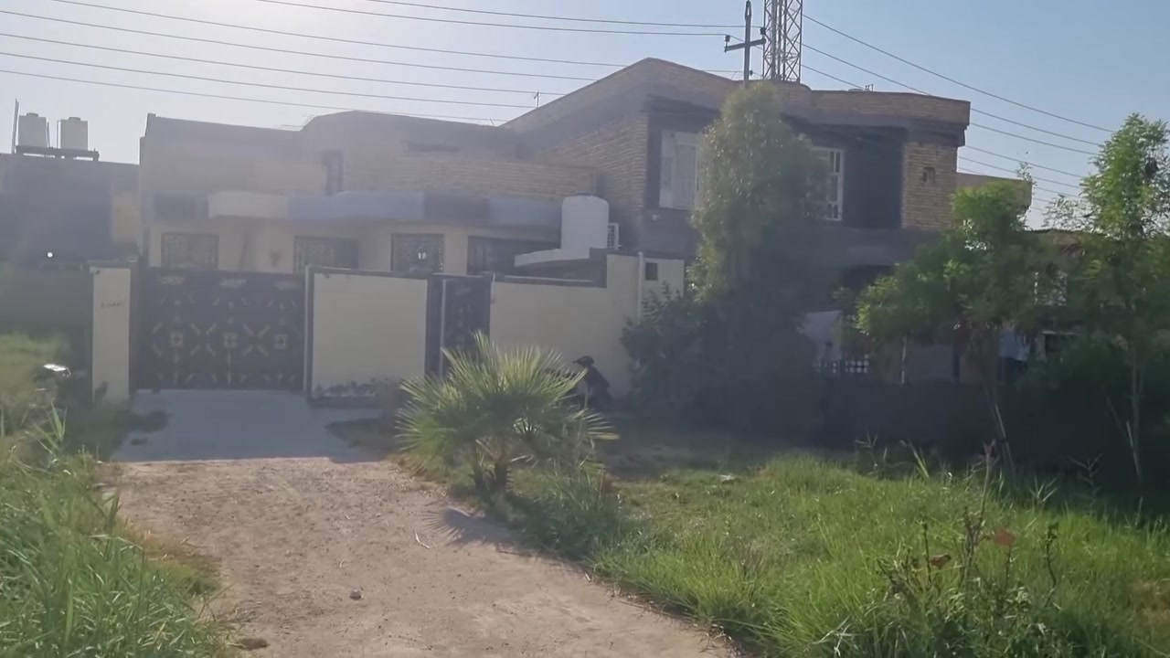 🧿للبيع بيت طابو صوب بني ركاب منطقة شياع 🧿
موقع تجاري على الشارع الرئيسي   قرب الجسر الجديد........ 
 المساحة: 253متر واجهه 11نزال 23 
🏢  بناء درجة أولى
 طابوق وسقف مسلح (كونكريت)
🔹 الطابق الأرضي: 🧿
غرفتين نوم
صالة
استقبال
مطبخ حار وبارد 
حمام داخلي
مجموعه صحيات خارجية حديقه خارجيه امام البيت
🔹 الطابق الثاني:
  غرفتين نوم نقص بياض وسيراميك
خدمات متكاملة  🧿
📞 للاستفسار مراجعة مكتب عقارات الكرارصوب بني ركاب أو الاتصال: ***********
 *********** يتوفر وتساب
