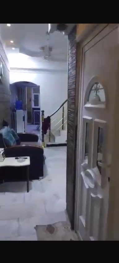بيت للبيع طابو ملك صرف ثلاث طوابق مساحة ٨٠ متر في البلديات دور العمال قرب مدرسة الشهيد جمعة السوداني ثاني بيت بالفرع
بيت للبيع طابو ملك صرف ثلاث طوابق مساحة ٨٠ متر في البلديات دور العمال قرب مدرسة الشهيد جمعة السوداني ثاني بيت بالفرع 
 
يحتوي الطابق الاول على طرمة وصالة وحولي ومطبخ وخدمات ومناور عدد ٢
 والطابق الثاني غرفتين وخدمات
 والطابق الثالث غرفة كبيره وخدمات وسطح 

واجهة البيت ٤ والنزال ٢٠ 
وعرض الفرع ٦ 

السعر ٢١٠ وبي مجال 

للتواصل على الرقم ***********

