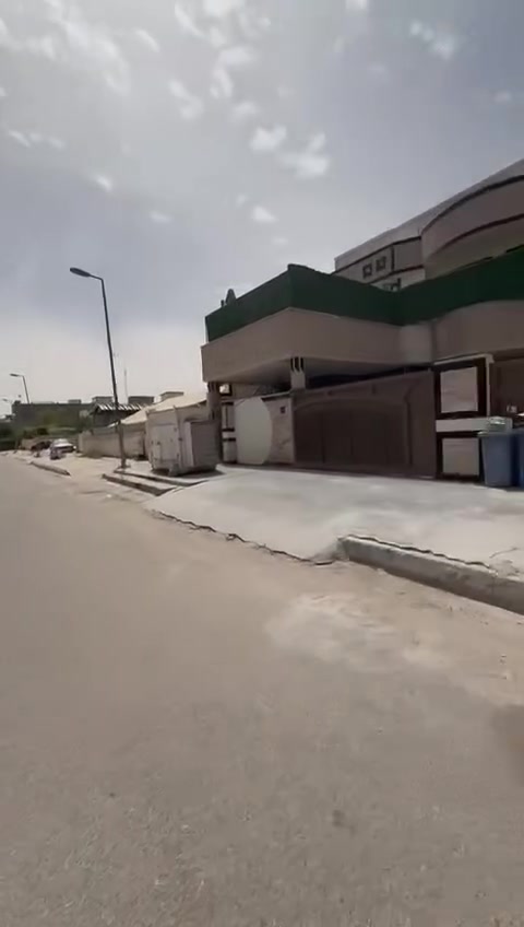 مشتمل للايجار في حي الأطباء محلة ٦١٢ شارع نفق الداخلية غرفتين نوم ومطبخ وصاله طابقين  للاستفسار ***********
