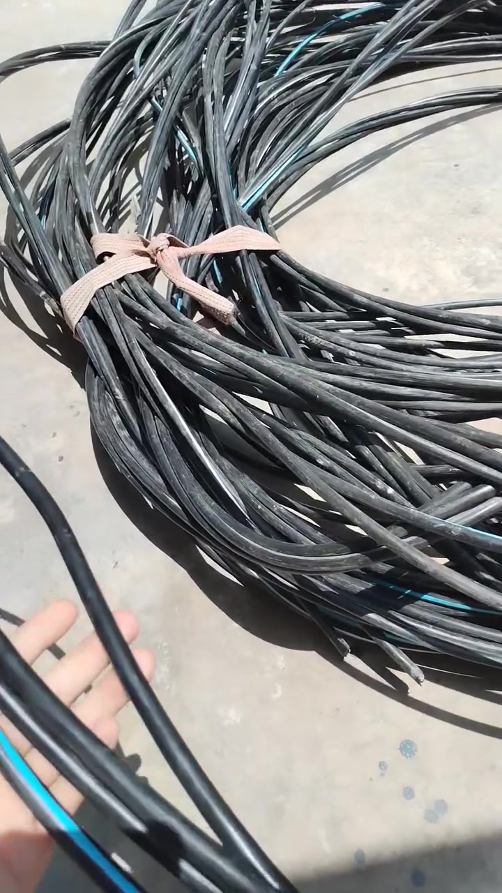 للبيع ظفيره كهرباء  التفاصيل داخل الفيديو.. ظفيره نضيفه مابيه جوينات قطعه وحده مستخدمه سنه مكاني الراشدية

***********
