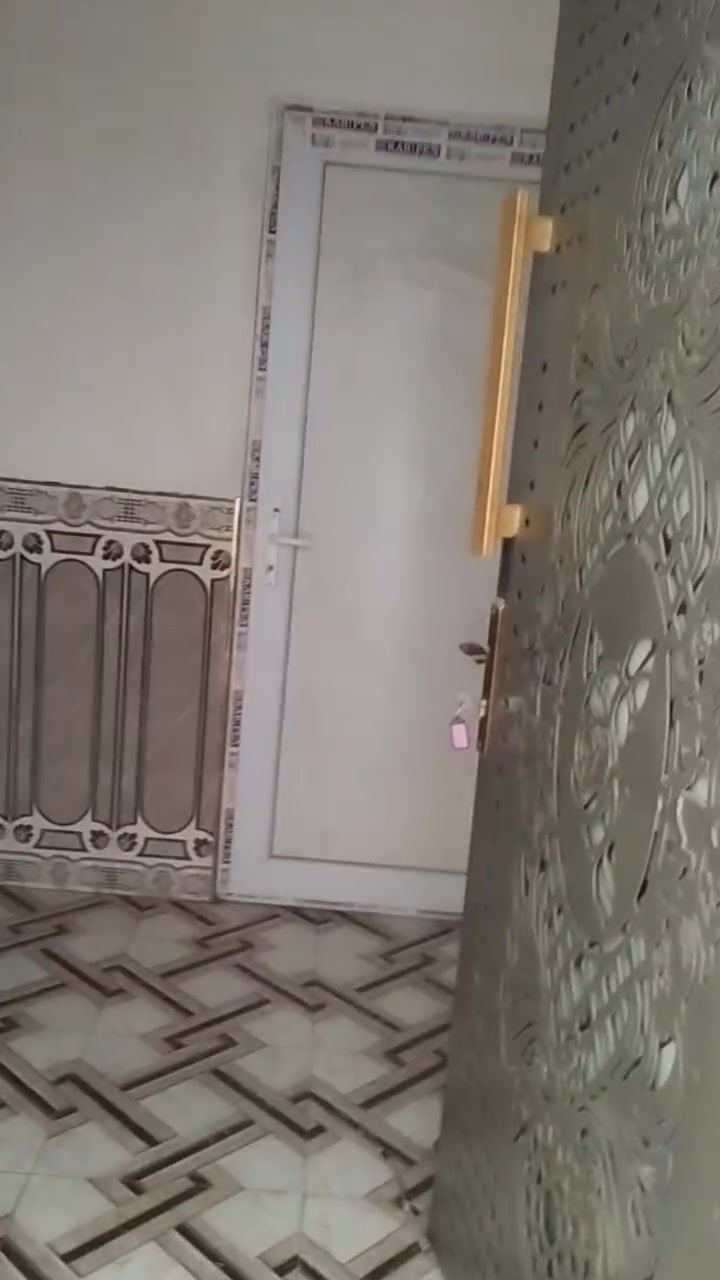شقه ارضيه للايجار جديده
رمادي5كيلو شارع الخدمي
غرفتين وصاله ومطبخ وصحيات مع مناور كهربائيات كامله مع كيزر
سعر الايجار300
***********
