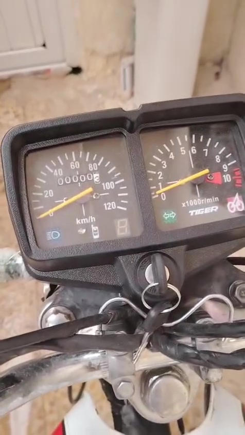 الهم صل على محمد وآل محمد❤️ 

السلام عليكم نامه برو مكينه غطاس🏍️ 
  افضل شي بالسوك✋ 
للبيع وكيله دراجه العارضي اصولي وليس سكنر🧑
  كارتون شوف عينك ما تعتاز شرح  جديده كارتون 🪬
موديل 23 ستسم بلادي مالته🔜 
سعر 850وبيه مجال بسيط كلش 💵 
عنوان النجف الاشرف 🇮🇶 
📲 ***********📲
دراجه احلئ من صور بعد
