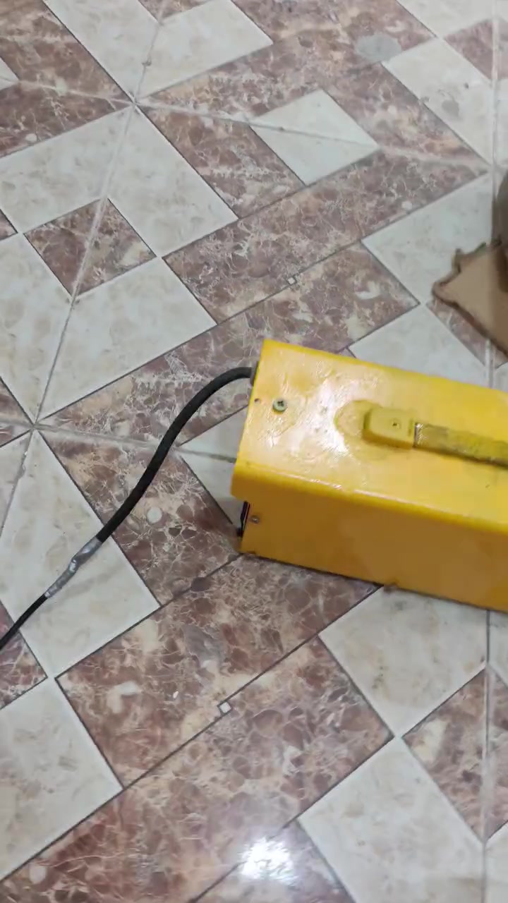 سلام عليكم ماكنه لحيم تام اصلي قديم شرط اللحيم للاستفسار واتساب ***********
