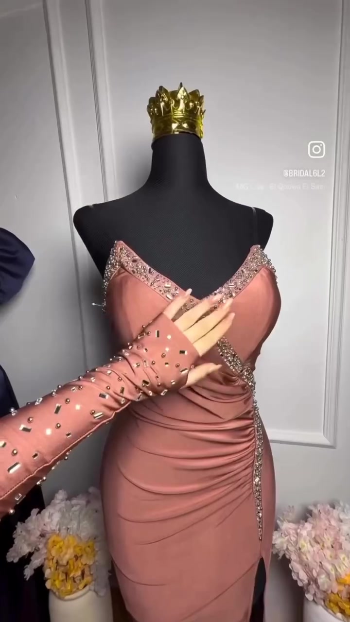 ✨ يعلن سنتر زفافي ✨
عن توفر عروض مميزة لبيع وتأجير:
👗 بدلات الزفاف
👔 البدلات الملونة
💍 بدلات الخطوبة (الإكستنشن)
🌙 فساتين السهرة

📢 فرصة لا تعوض! سارِعوا بالحجز واغتنموا العرض
✔️ جميع البدلات مستخدمة استخدام بسيط جداً وبحالة ممتازة
❌ لا يوجد توصيل

📍 العنوان: الإسكان، مقابل الغصون، صيدلية (هلا)، الطابق الثاني، مقابل شهد بيوتي
📞 رقم الهاتف: ***********
